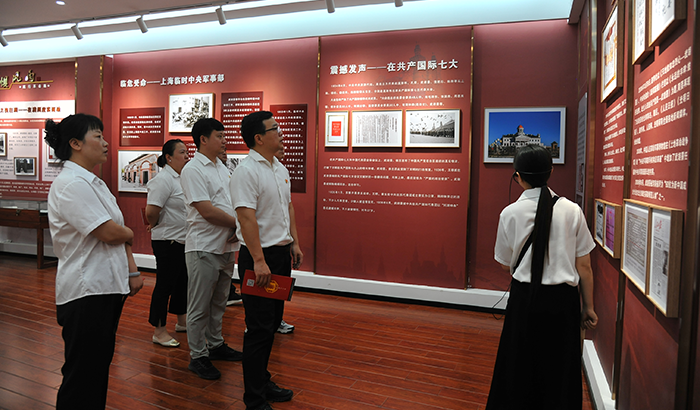 农村电气化信息网讯：（通讯员　陈欢欢）6月27日，国网孟州市供电公司20余名干部员工到河南省孟州市廉润初心教育基地开展现场警示教育，旨在让广大党员干部受警醒、明底线、知敬畏，增强拒腐防变能力，持续营造“三不腐”的良好生态。
