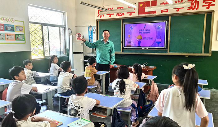 农村电气化信息网讯：（通讯员　于绍迎）6月24日，枣庄供电公司山亭供电中心组织开展安全用电进校园活动。